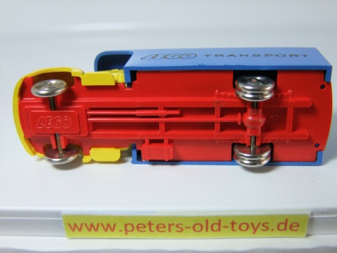 1257-17-02 zu 1257-17-00, kleiner Tank auf der rechten Seite, Markung: Lego ( dogbone ist entfallen ), Nummer der Bodenplatte: 2 ( weitere vorhanden : 1 und 3 ), Ausführung ABS